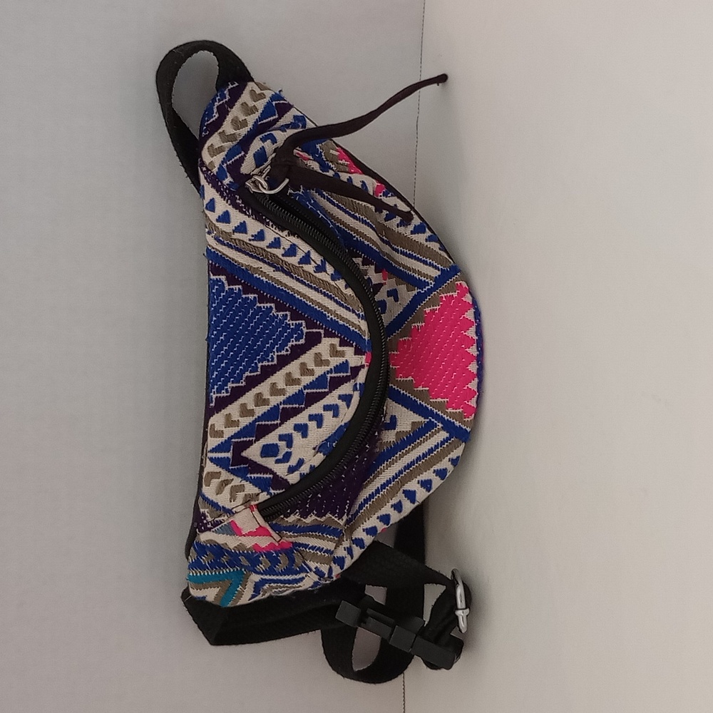 VGUC. Tribal print colored embroidered adjustable fanny pack.